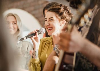 You Shoud Hire a Wedding Singer for your Wedding