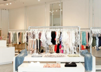 4 tips for selling wholesale clothing