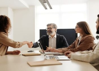 Best tech solutions to common recruiting problems in 2022