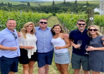 An Insight Into Wine Tour With Limousine Services 