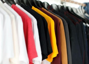 How to Choose Premium Quality Uniforms for Grocery Stores