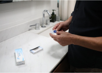 Are coloured contact lenses bad for your eye health?